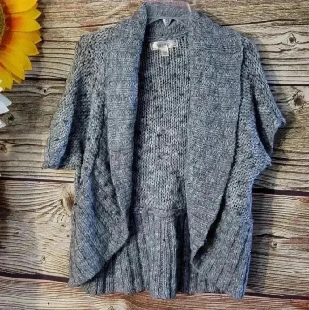 Decree Gray with Silver Metallic Threads Open Cardigan Size M